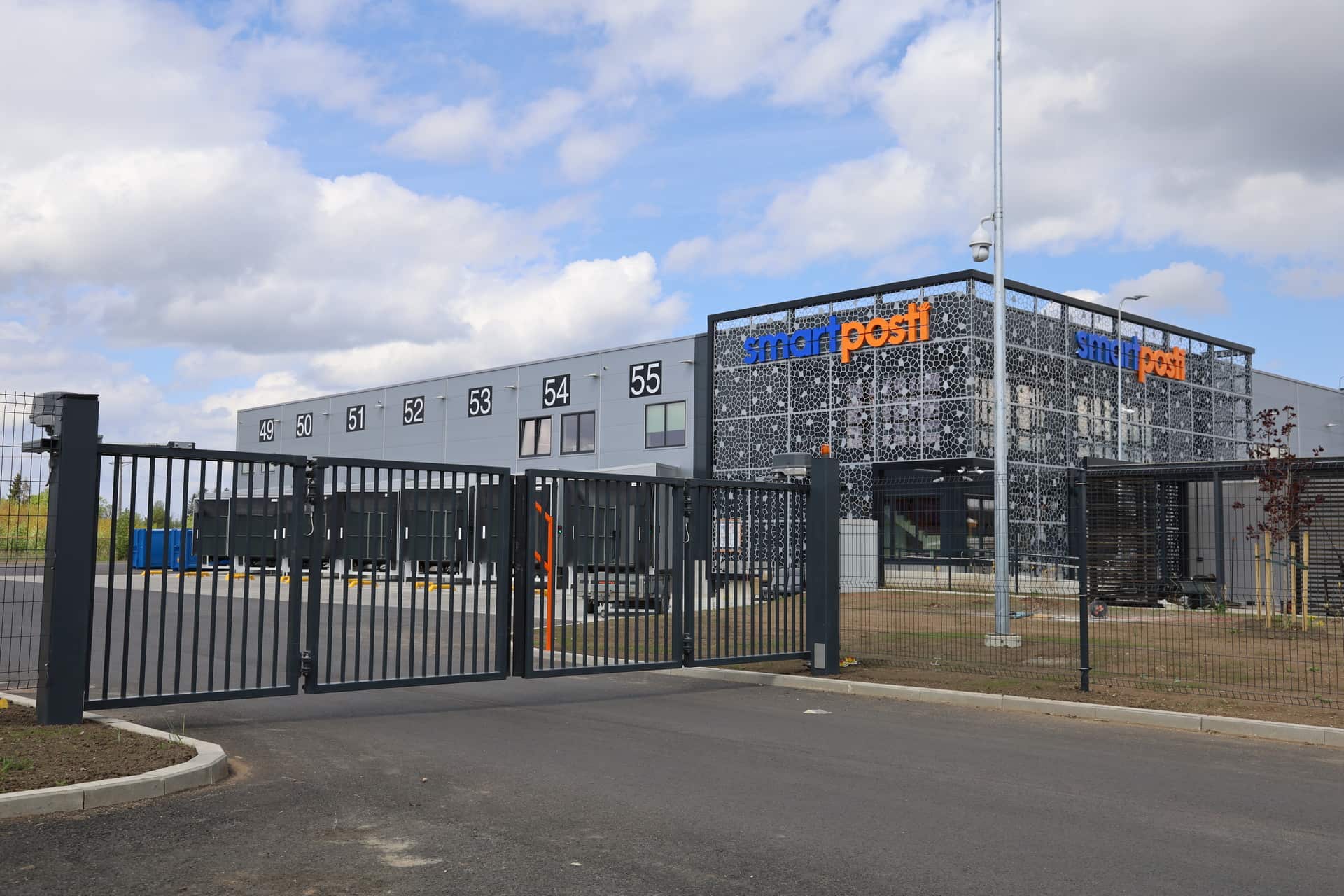 Sungate’i piirdeaiad ja kiirvoldikväravad on osa SmartPosti Baltikumi suurimast logistikakeskusest
